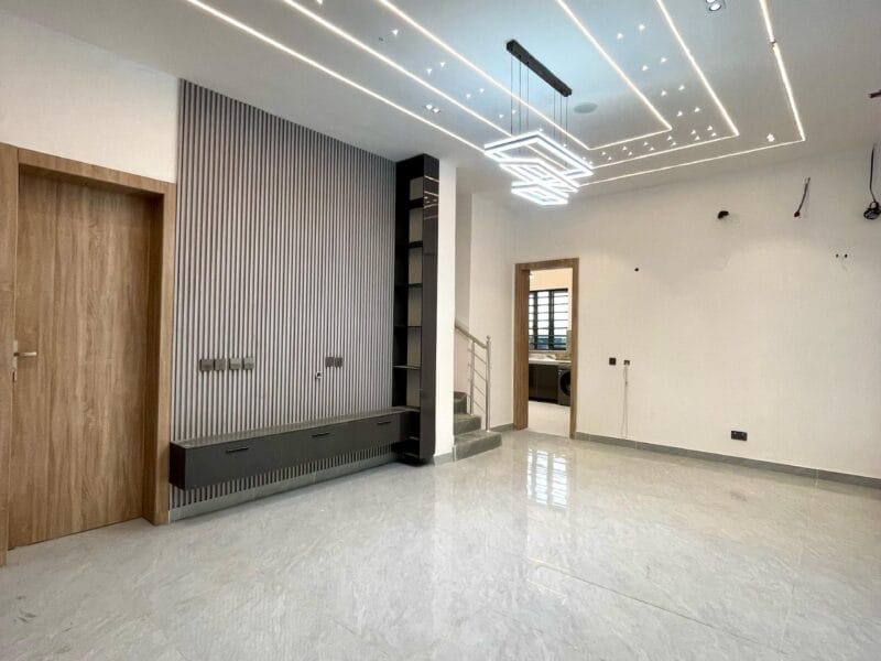 4 Bedroom Fully Detached Duplex with Bq