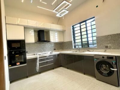 4 Bedroom Fully Detached Duplex with Bq