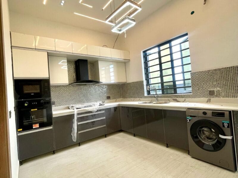 4 Bedroom Fully Detached Duplex with Bq