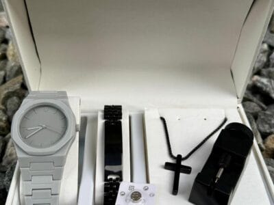 Jewelry Box - Wristwatch, Necklace, Wristband e.t.c