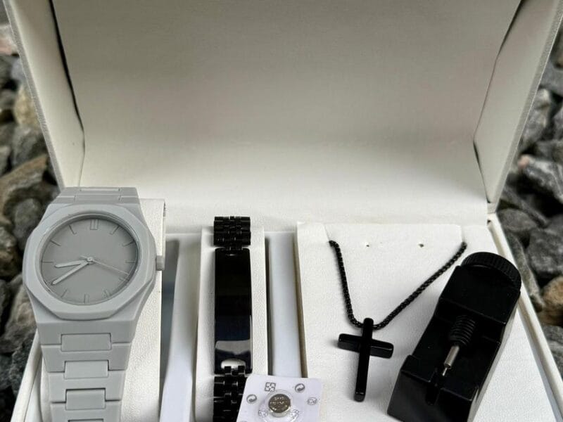Jewelry Box - Wristwatch, Necklace, Wristband e.t.c