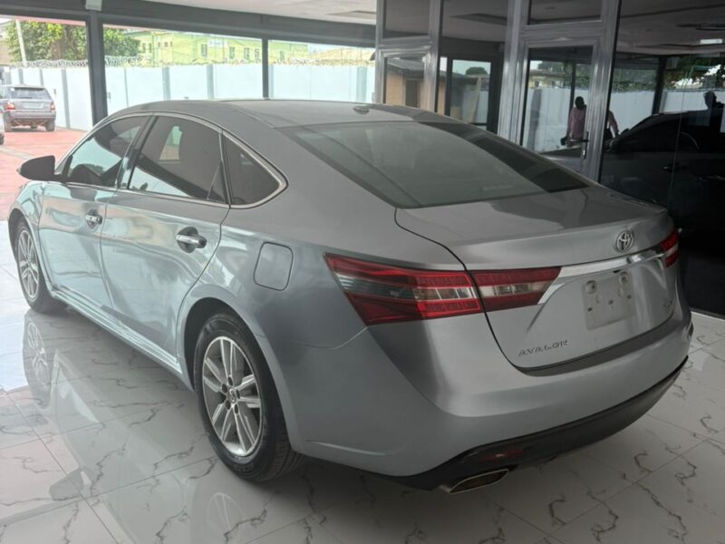 Toyota Avalon 2015